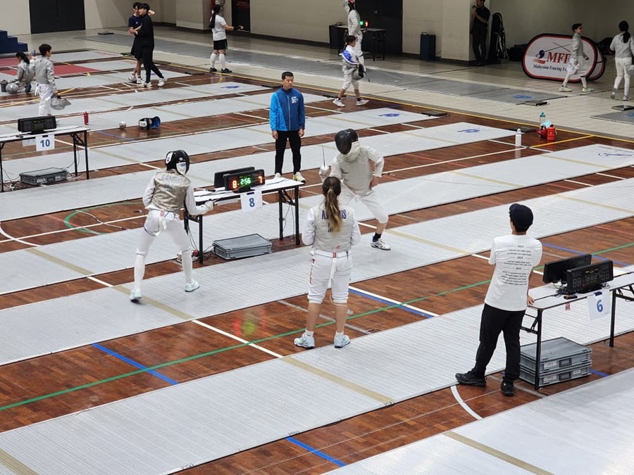 Fencers sparring at the 2025 SFC International Fencing Camp in Kuala Lumpur, Malaysia. 14 July 2025. | Photo by Ruzanna Muhammad / News Hub Asia