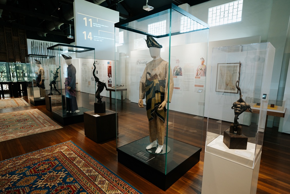 Traditional costumes exhibited at the Sultan Abu Bakar Museum in Pahang, Malaysia. | Photo by AFA PRIME Berhad (26 August 2025) / NHA File Photo