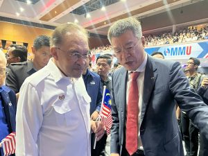 Prime Minister YAB Dato’ Seri Anwar Ibrahim with Steven Ge, managing director of ZTE Malaysia, at Multimedia University (MMU). A moment highlighting collaboration and innovation in driving Malaysia’s digital future. | Kuala Lumpur, Malaysia. 21 August 2025 | Photo by ZTE / NHA File Photo