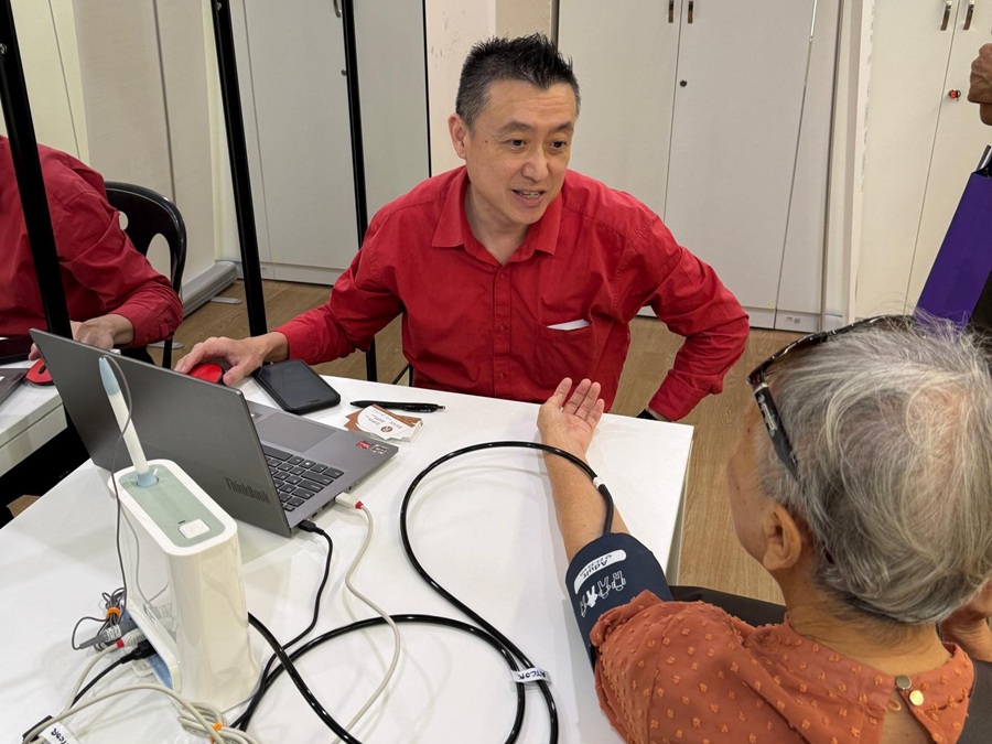 The AtCor technology used measures arterial stiffness non-invasively, providing an early snapshot of heart health before critical symptoms arise. | Photo by RENN Asia – 2 September 2025 / NHA File Photo