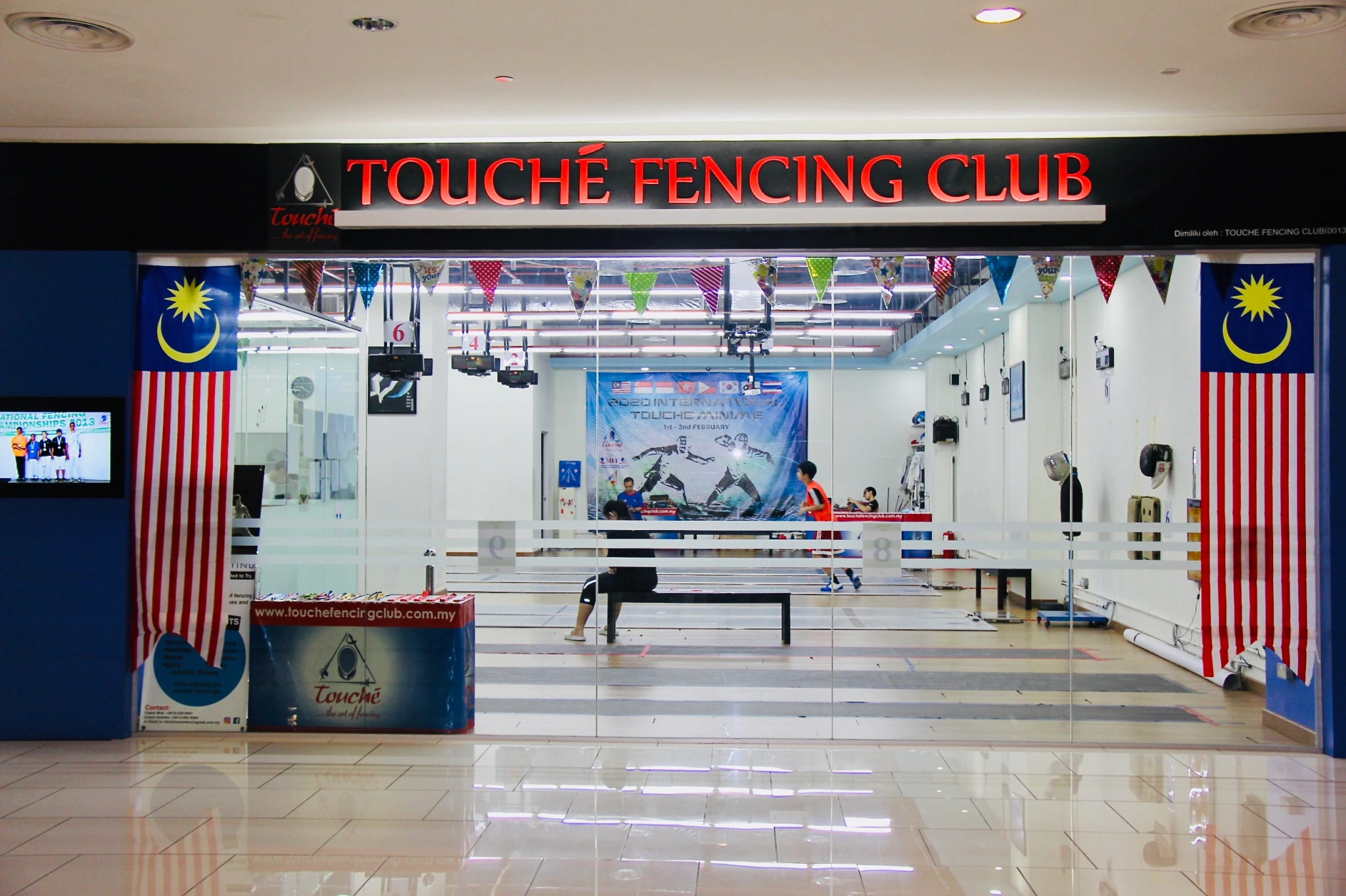 Touche Fencing Club in Petaling Jaya, Jaya Shopping Centre, Malaysia. Plenty of space to practice and build up before your next big tournament in Malaysia. Source : Touche Fencing Club 