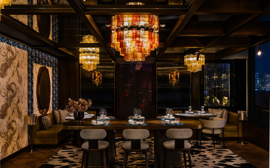 Finding the right spot to sit down with friends and family for that special moment in time. Source : The Regent Hong Kong 