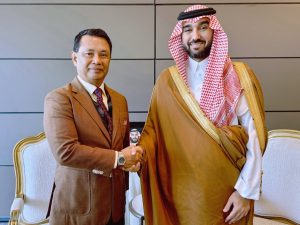 Dr. Norza ZAKARIA (left) conveying his heartfelt appreciation to HRH Prince Abdulaziz Bin Turki AL-FAISAL (right) Source - OCM Website