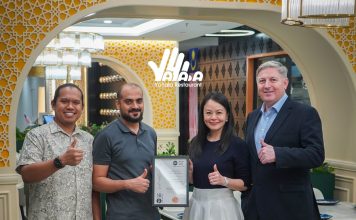 Yahala Restaurant receives the NHA Top 10 Award for the “Best Middle Eastern in Malaysia” category from NHA co-founder, Somaya Ong (centre, right), at the Yahala outlet in Taman Tun Dr Ismail, Kuala Lumpur, Malaysia. 1 October 2025 | Photo by Yahala / NHA File Photo
