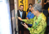 Ybrs. Tuan Khalid Bin Mohamed, CEO of SW CORP trying out the ECOPOD machine under the watchful eyes of Dr (1). Kalithasan Sothinathan, Marketing Manager of Etika Sdn Bhd : Source - Press Release