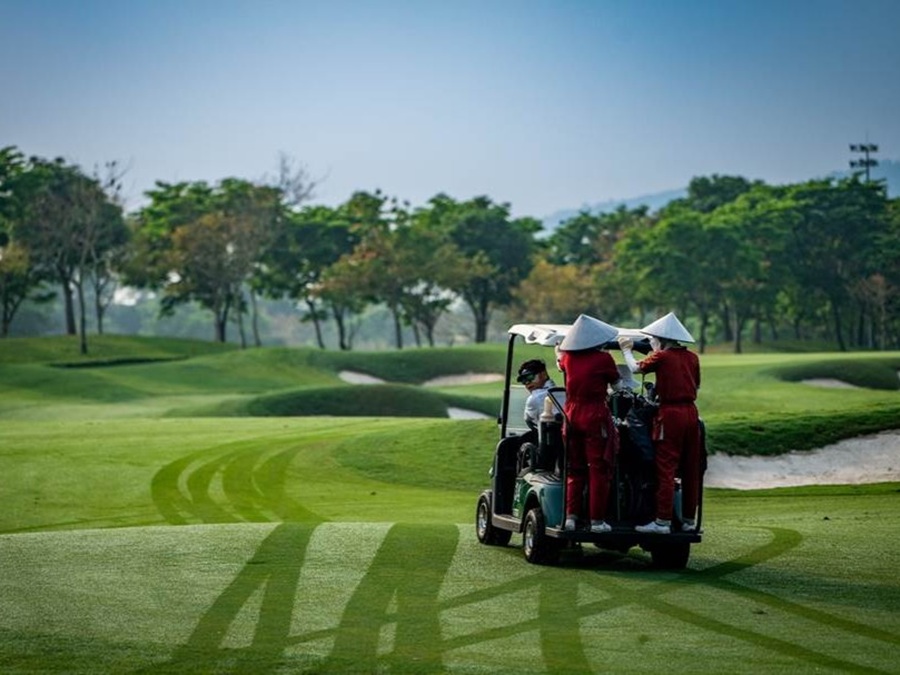Influencers and other happy guests are spreading the word about Central Vietnam clubs like Ba Na Hills Golf Club in Danang, Vietnam. | Photo by Vietnam Golf Coast - 14 November 2025 / NHA File Photo