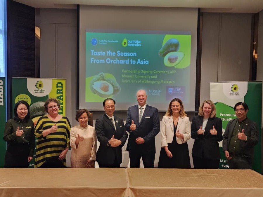 From left: Flora Zhang, General Manager of Avocados Australia Limited; Dr Kate Makin, Agriculture Counsellor of the Australian High Commission; Professor Dato’ Dr Adeeba Kamarulzaman, President and Pro Vice-Chancellor of Monash University Malaysia; Professor Dr Hiew Pang Leang, Vice-Chancellor and Chief Executive Officer of UOW Malaysia; Matthew Kleyn, Chairman of Avocados Australia Limited; Her Excellency Ms. Danielle Heinecke, Australian High Commissioner; Sophie Horgan, Education and Research Counsellor of the Australian High Commission; and K. Cheng Liew, General Manager of Avocados Australia Limited for Southeast Asia.| Kuala Lumpur, Malaysia. 4 March 2026 | Photo by Ruzanna Muhammad / News Hub Asia