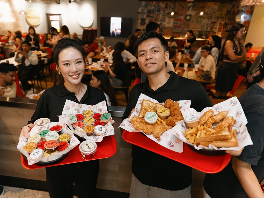Shuen Chiu (周嫙), Marketing Director, Slim Chickens Malaysia; and Amirul Ashraf Ravi, Halal, Supply Chain and Quality Assurance Manager, Slim Chickens Malaysia at the opening of their second outlet in Malaysia. NU Sentral, Kuala Lumpur. 8 April 2026 | Photo by Slim Chickens Malaysia / NHA File Photo